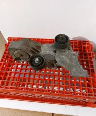 Audi A8 S8 D3 4E Engine mounting bracket 077121235P 210002 SS0A