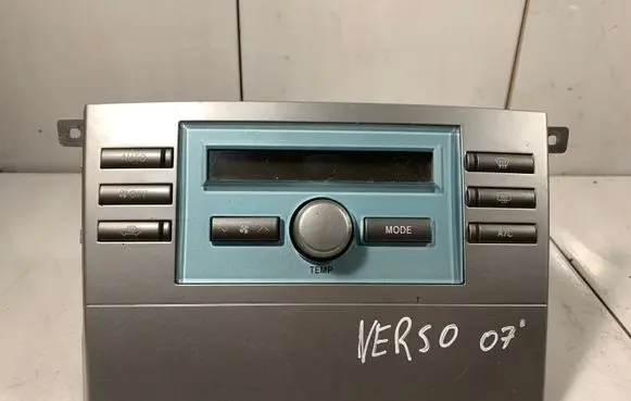 Toyota Corolla Verso E121 Climate control unit 559000F030