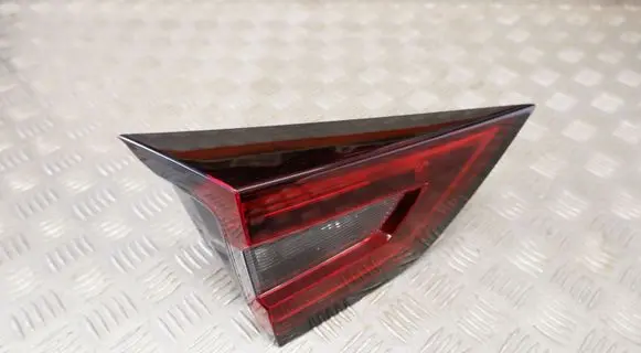 Tailgate rear/tail lights