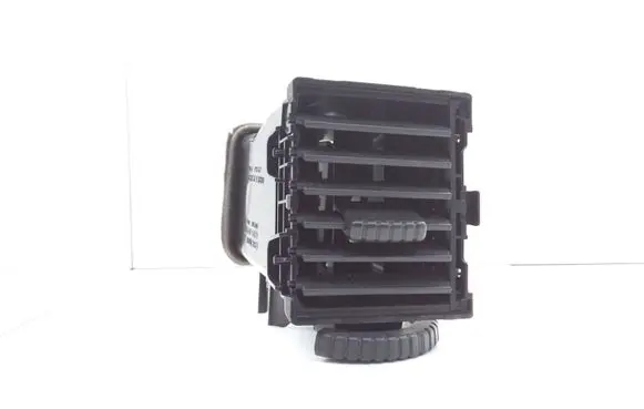 Nissan X-Trail T30 Dash center air vent grill 68751EQ000 E6465171