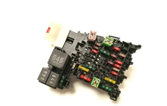 Volkswagen PASSAT B8 Fuse module 5Q0937615C