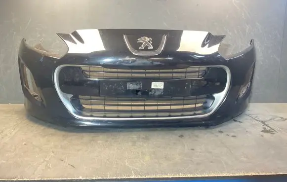 Peugeot 308 Front bumper 9674576177
