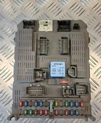 Citroen C5 Fuse module 9649301780