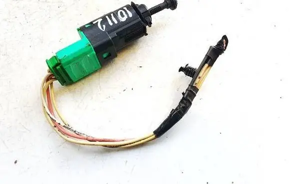 Peugeot 407 Brake pedal sensor switch 95835t02