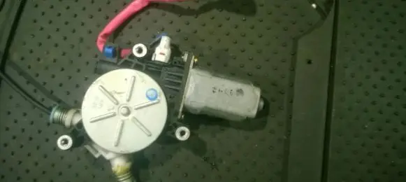 Honda CR-V Rear door window regulator motor