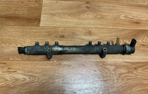 Volvo V70 Fuel main line pipe 30757146 0445215023