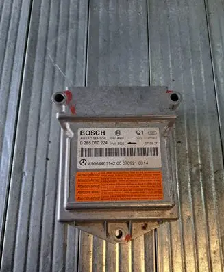 Mercedes-Benz Sprinter W901 W902 W903 W904 Airbag control unit/module 0285010224 A9064461142