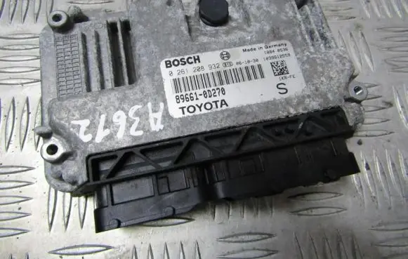 Toyota Yaris Engine control unit/module 0261208932 89661-0D270