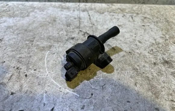 Volvo S60 Vacuum valve 8653909