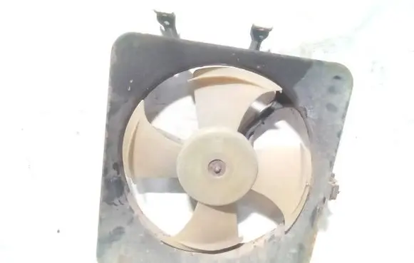 Honda CR-V Radiator cooling fan shroud 9203280