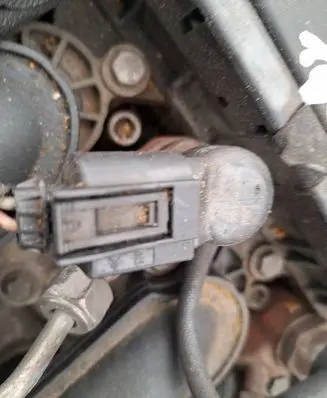 Peugeot 407 Fuel injector 9657144580