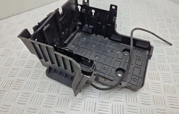 Renault Espace IV Battery box tray 8200430538