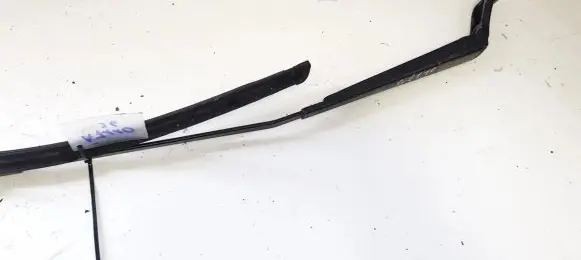 Peugeot 407 Front wiper blade arm