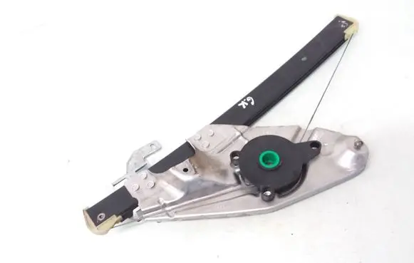 Rear window lifting mechanism without motor