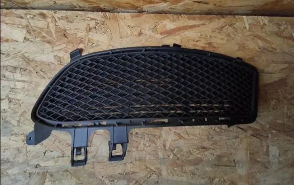Mercedes-Benz A W176 Front bumper lower grill A1768851622
