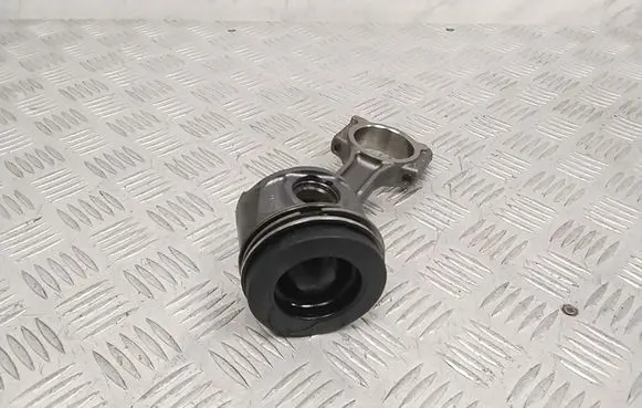 Nissan Qashqai Piston with connecting rod 07657H