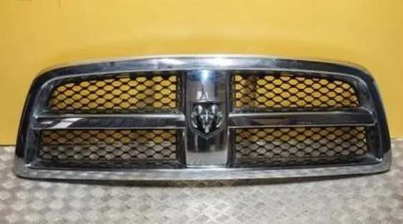 Dodge RAM 1500 DS Front bumper upper radiator grill 55277441