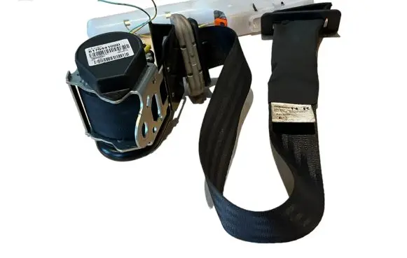 Nissan Juke I F15 Front seatbelt 6183858 6175432