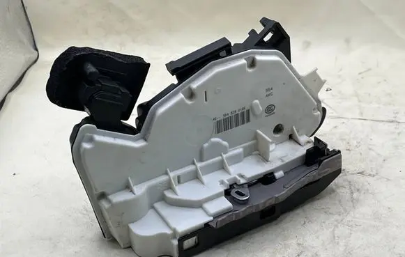 Volkswagen Phaeton Front door upper hinge T1656 5K4839016R