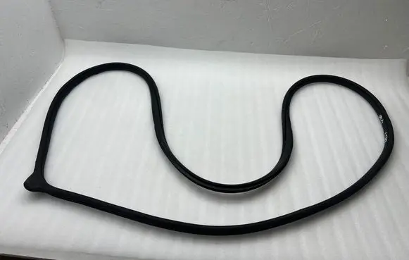 Suzuki Vitara (LY) Front door rubber seal 17627