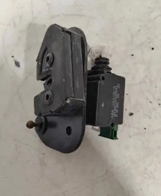 Land Rover Discovery 3 - LR3 Tailgate/trunk/boot lock/catch/latch 7016049