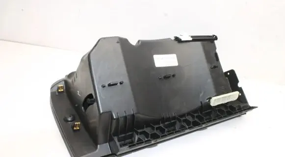 Chrysler 300C Glove box