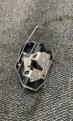 BMW 5 E60 E61 Coupe door lock (next to the handle) 7154619