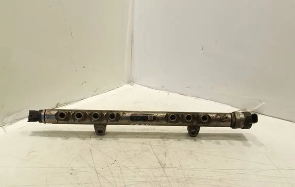 Volvo V50 Fuel main line pipe 0445215025 003931L2 30777759