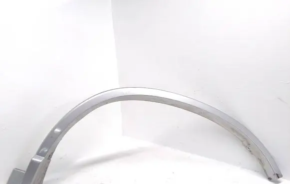Rear fender molding trim