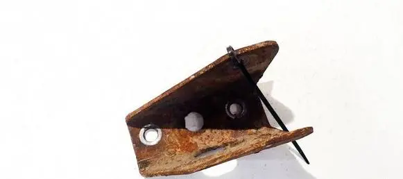 Mercedes-Benz 100 W631 Engine mounting bracket 