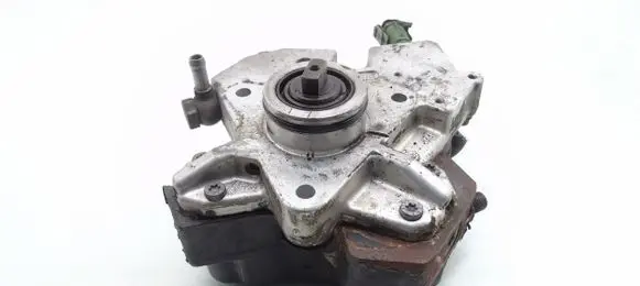 Volvo V70 Fuel injection high pressure pump 30756125