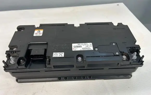 Audi Q7 4M Hybrid / electric car battery 4M0915105B