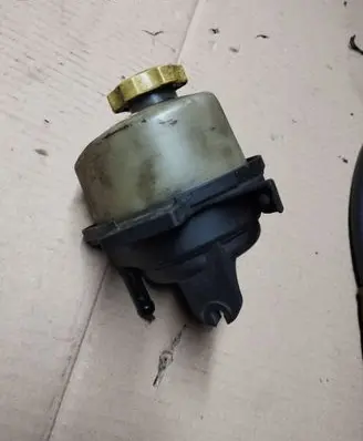 Power steering fluid tank/reservoir