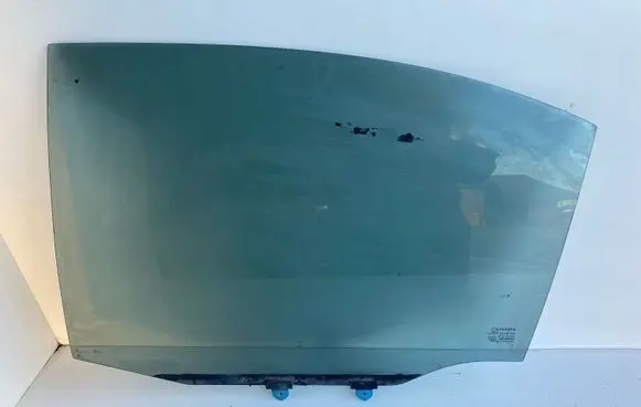 Toyota Avensis T220 Rear door window glass