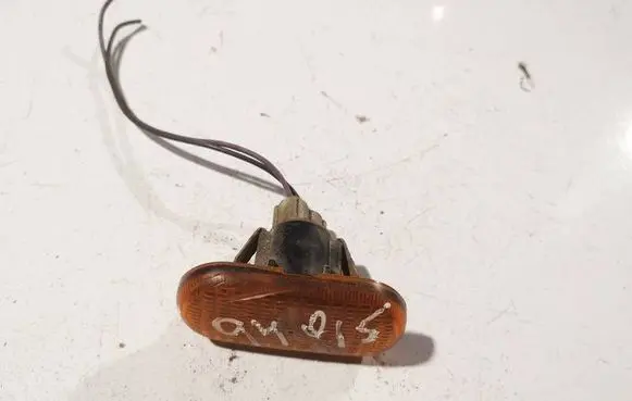 Volkswagen PASSAT CC Front fender indicator light 