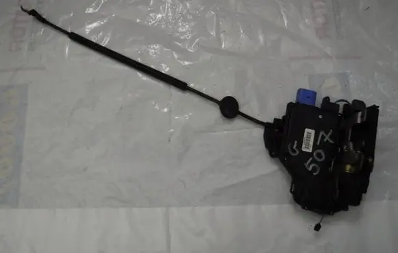 Volkswagen Golf V Rear door lock 7L0839016