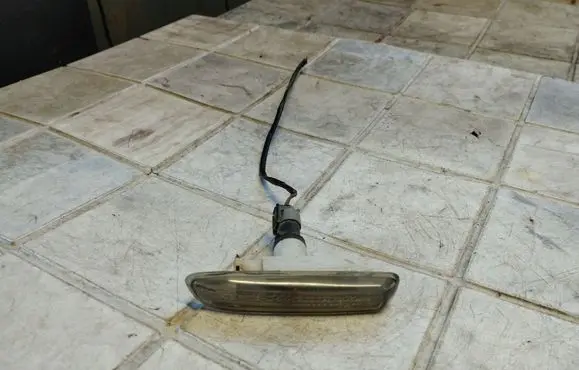BMW 3 E46 Front fender indicator light 185354B