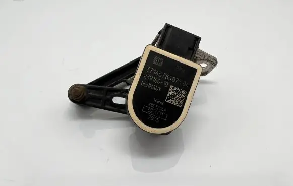 Headlight/headlamp level sensor