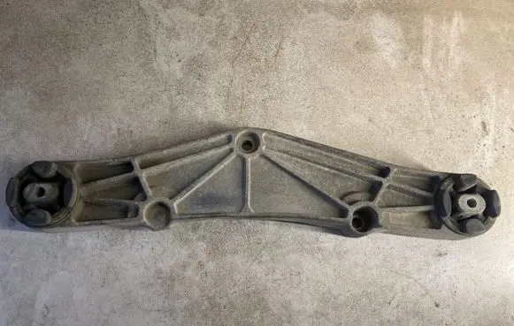 Volkswagen Phaeton Rear differential/diff mount bracket 3D0599285B