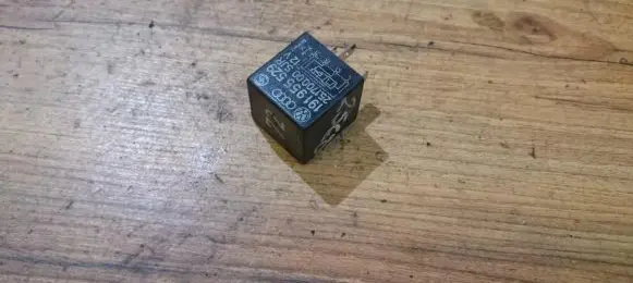 Volkswagen Polo II 86C 2F Other relay 191955529 25.1700.00