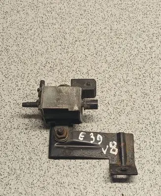 BMW 5 E39 Turbo solenoid valve 72234013 00T210
