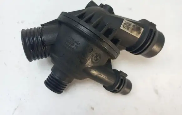BMW 3 E90 E91 Thermostat housing 7552403
