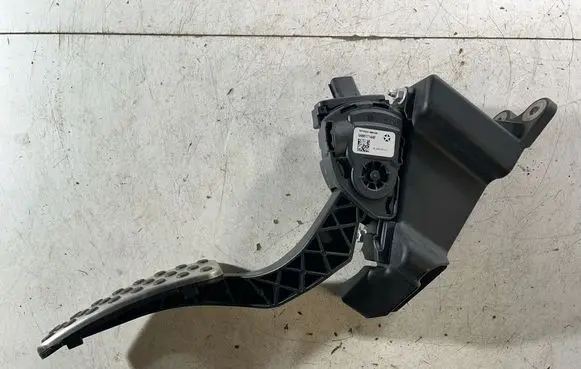 Dodge Challenger Accelerator throttle pedal 04861714AF 6PV9339660