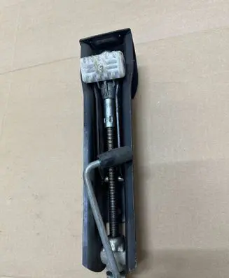 Mercedes-Benz E W212 Lift Jack A2125800218 A2125800018