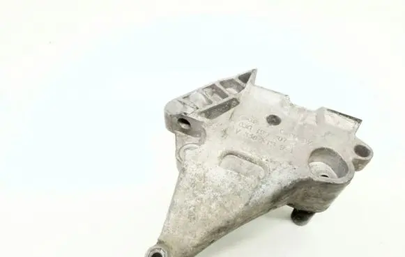 Volkswagen PASSAT B6 Engine mounting bracket 03G199207G