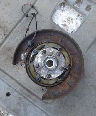 Subaru Outback Rear wheel hub spindle/knuckle 