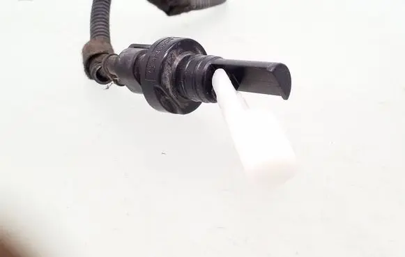 Windshield washer fluid level sensor