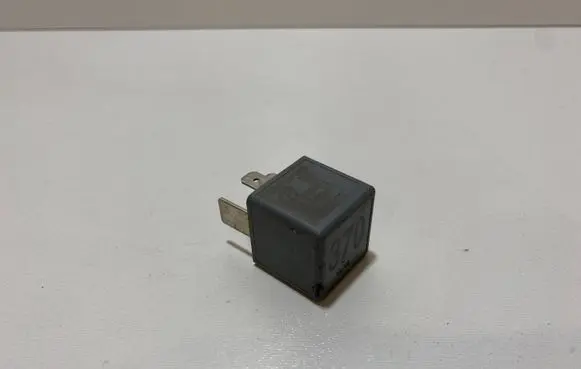 Audi A4 S4 B5 8D Other relay 8D0951253 V23134 J52 X300