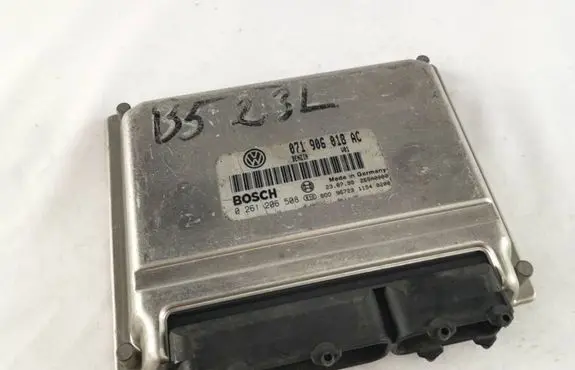 Volkswagen PASSAT B5 Engine control unit/module 071906018AC 0261206508 26SA0000