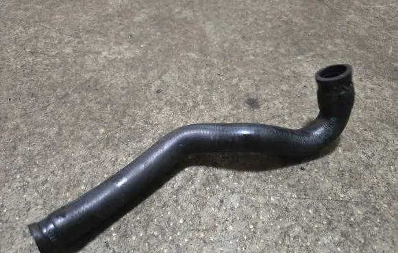 BMW 5 E39 Engine coolant pipe/hose 8362557